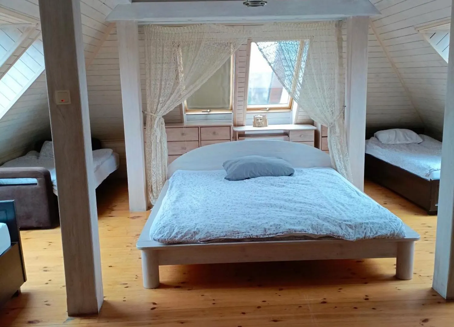 Dwor Pod Rozami Bed & Breakfast Smolec