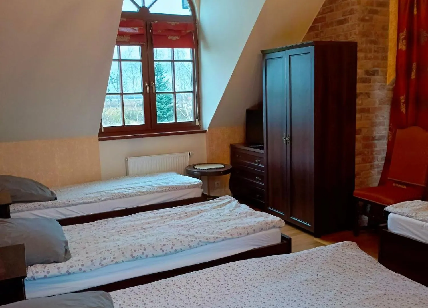 Dwor Pod Rozami Bed & Breakfast Smolec Poland