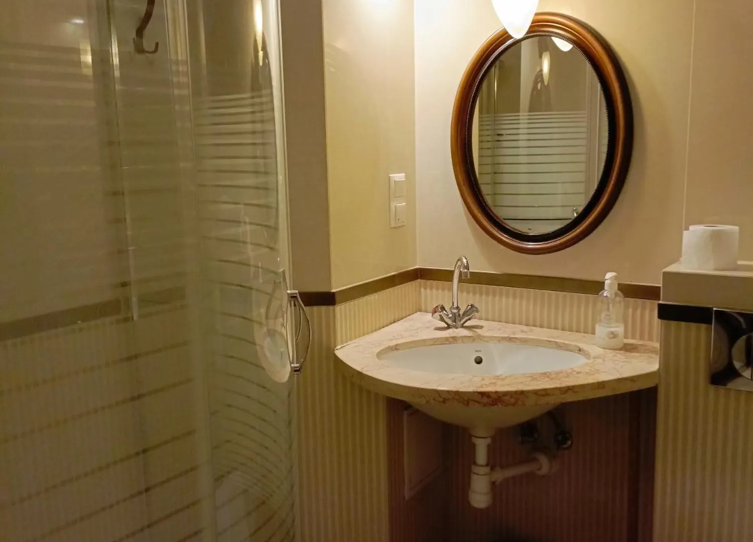 Dwor Pod Rozami Bed & Breakfast Smolec