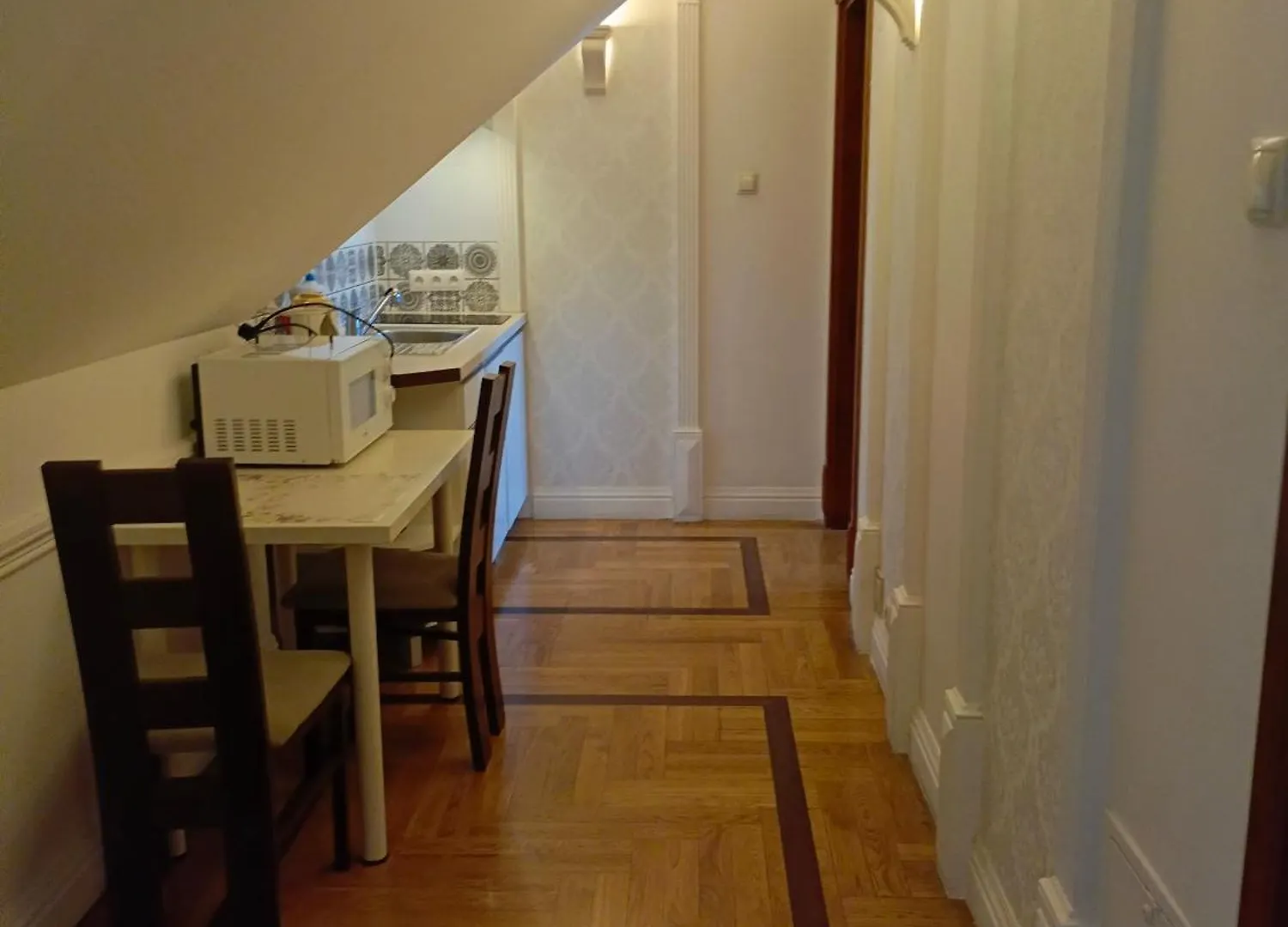 Dwor Pod Rozami Bed & Breakfast Smolec