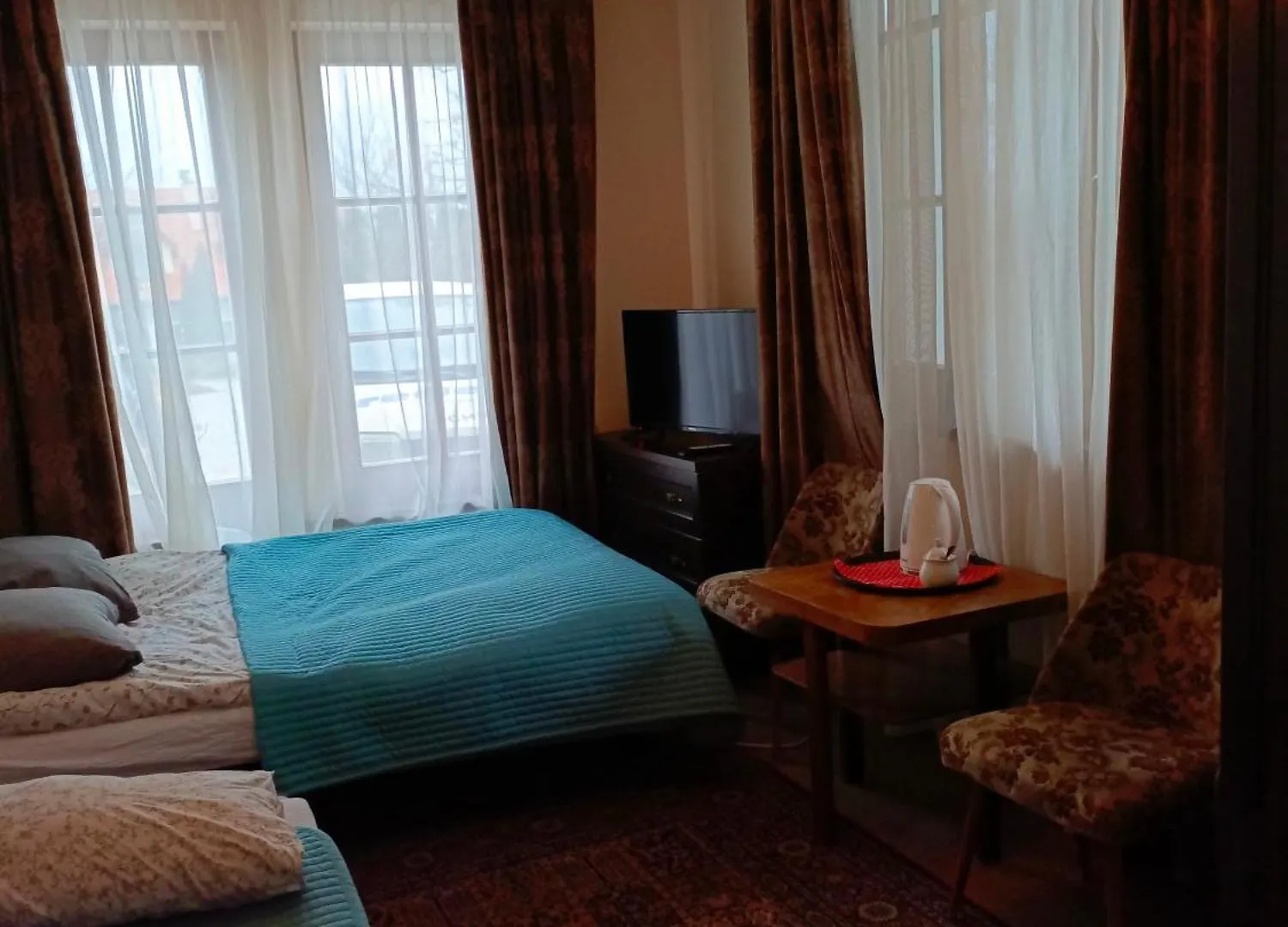 Dwor Pod Rozami Bed & Breakfast Smolec