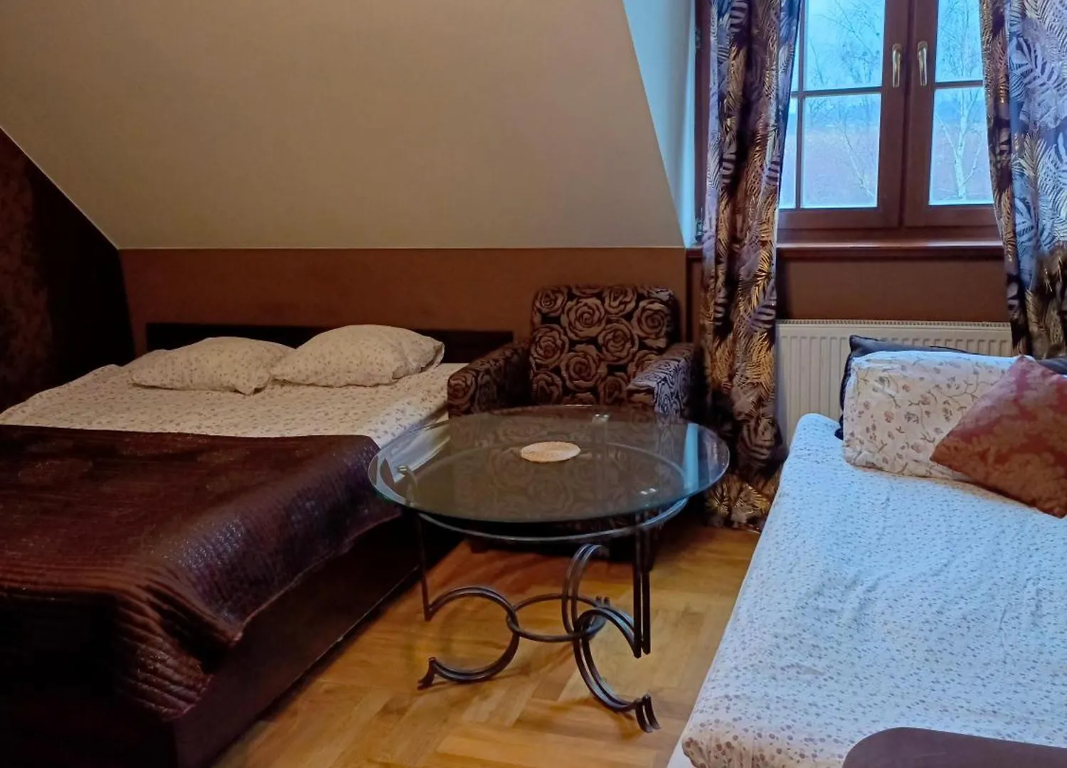 Dwor Pod Rozami Bed and Breakfast Smolec 0*,  Polen