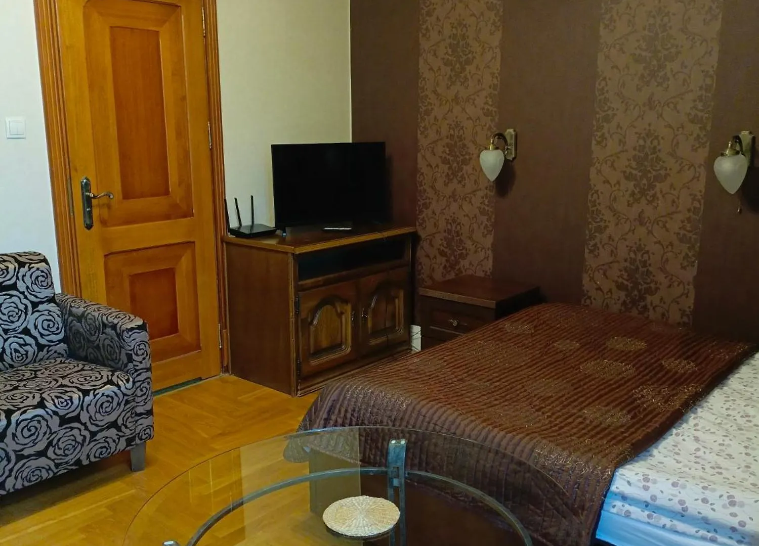 Dwor Pod Rozami Bed and Breakfast Smolec Bed & Breakfast