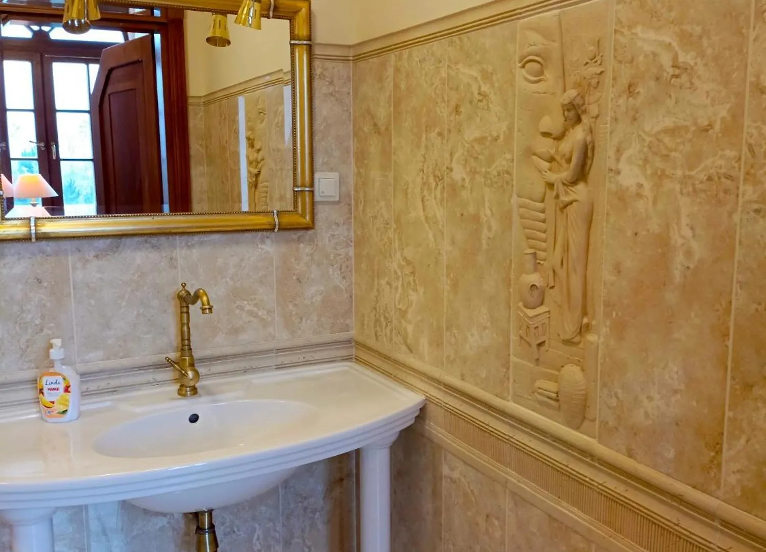 Dwor Pod Rozami Bed and Breakfast Smolec