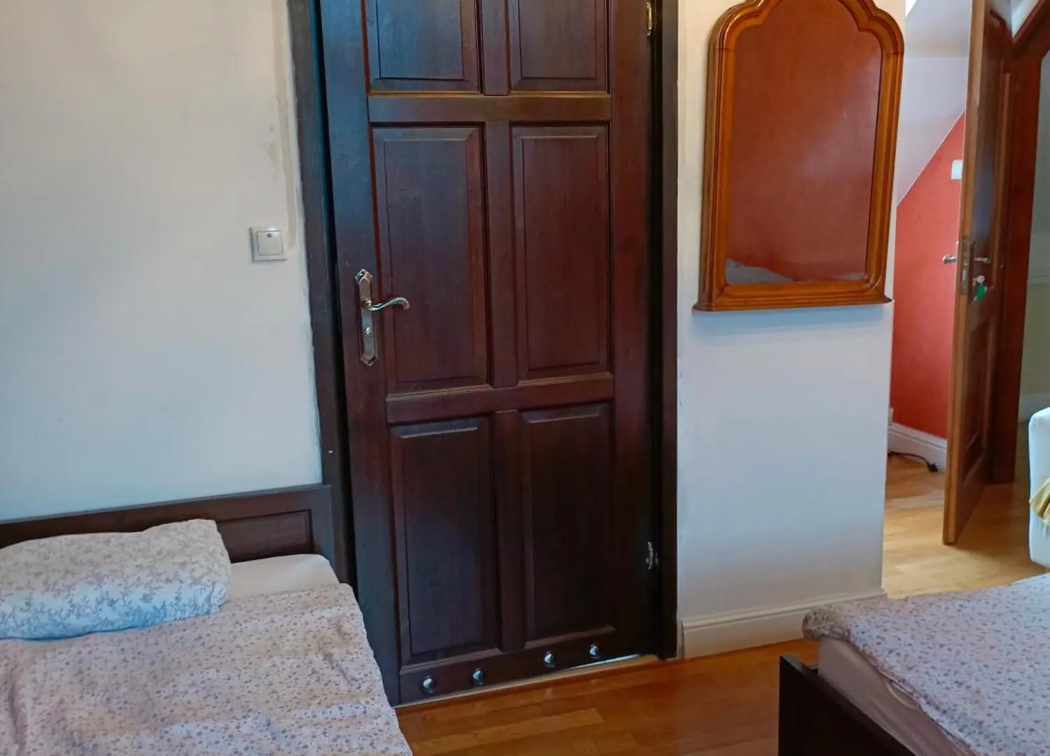 Dwor Pod Rozami Bed and Breakfast Smolec 0*,  Polen