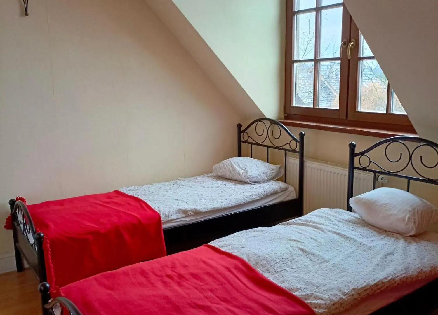 Dwor Pod Rozami Bed and Breakfast Smolec